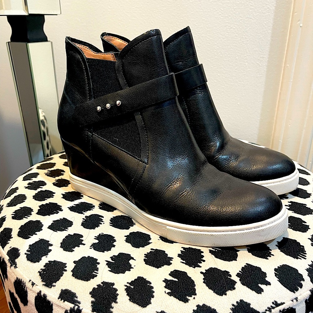 L. Paolo wedge sneakers {EUC} Sz 7